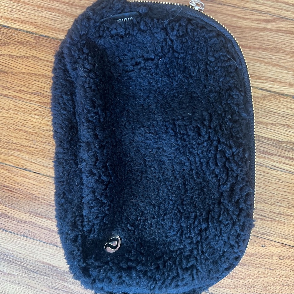 Lululemon Black Sherpa Belt Bag NWOT